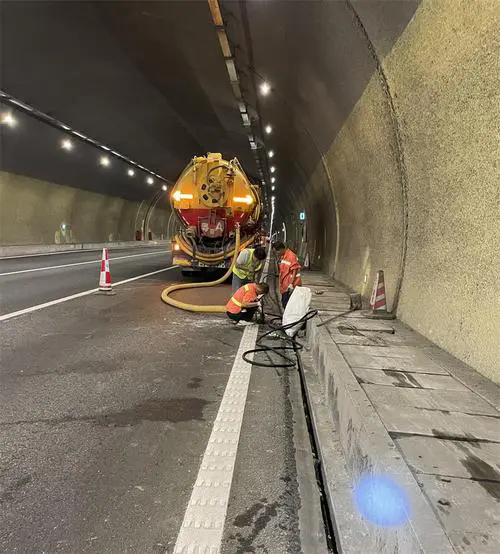 合阳隧道排水渠清淤